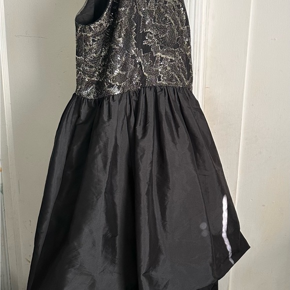 Vera Wang Women's Metallic Embroidered Mock Neck High Low Dress Size 14 - Picture 6 of 14